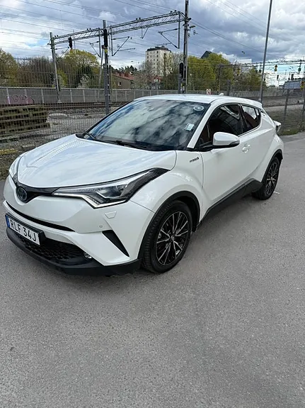 Toyota C-Hr 2019 photo 2