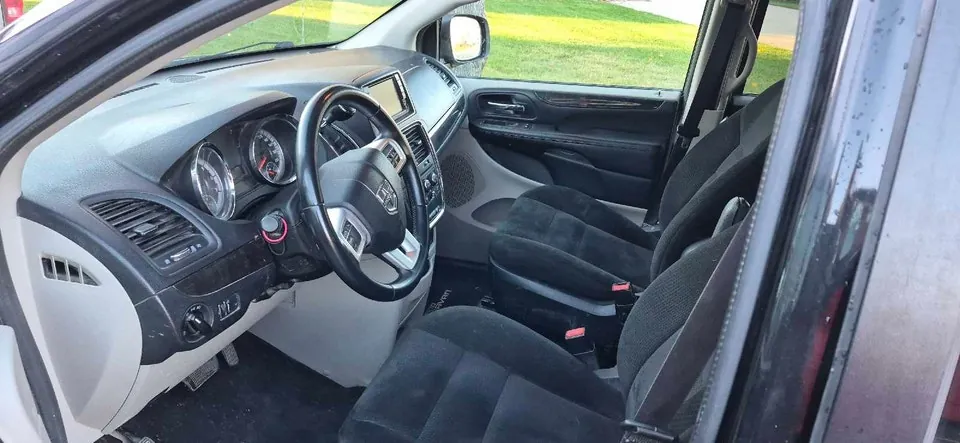Dodge Grand Caravan 2016 photo 3