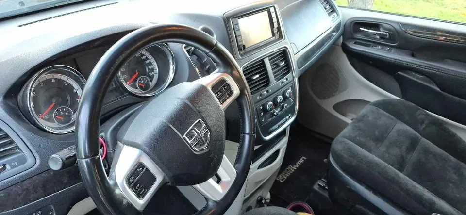 Dodge Grand Caravan 2016 photo 2