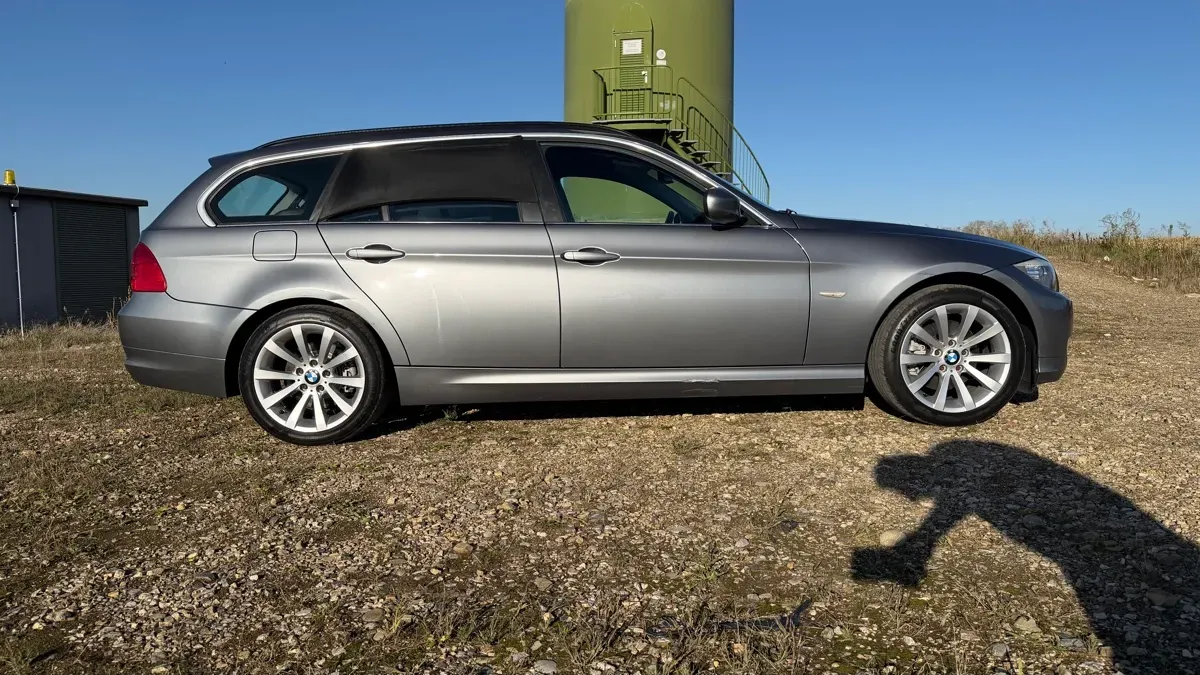 BMW 3 Series 2011 photo 3