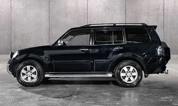 Mitsubishi Pajero 2012 photo 3