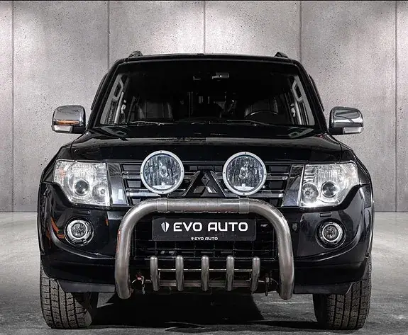 Mitsubishi Pajero 2012 photo 2