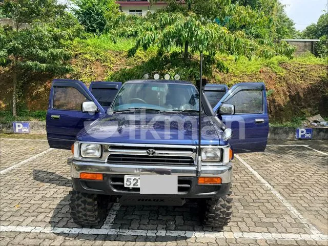 Toyota Hilux 1991 photo 3