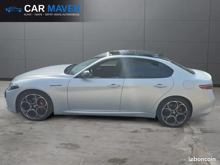 Alfa Romeo Giulia 2023 photo 2
