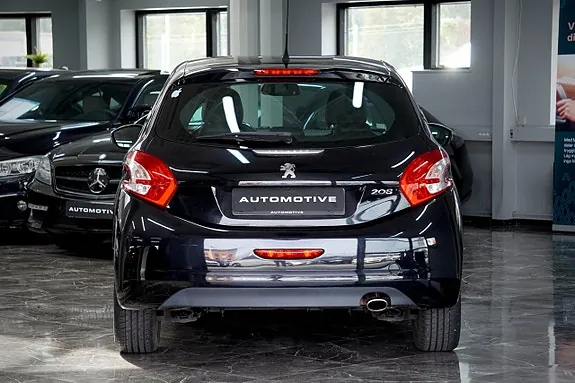 Peugeot 208 2012 photo 3