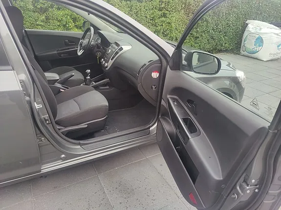 Kia Ceed 2012 photo 4