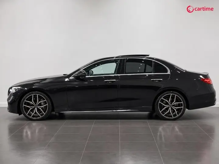 Mercedes-Benz C-Class 2025 photo 5