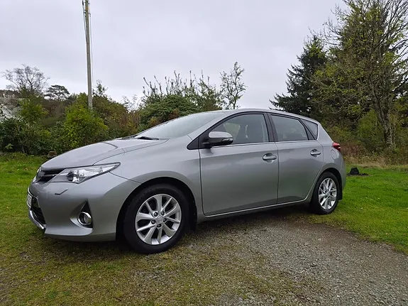 Toyota Auris 2013 photo 3