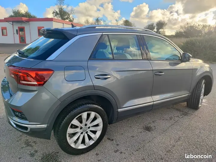 Volkswagen T-Roc 2018 photo 2