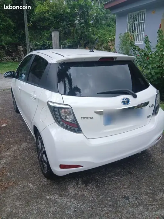 Toyota Yaris 2014 photo 2
