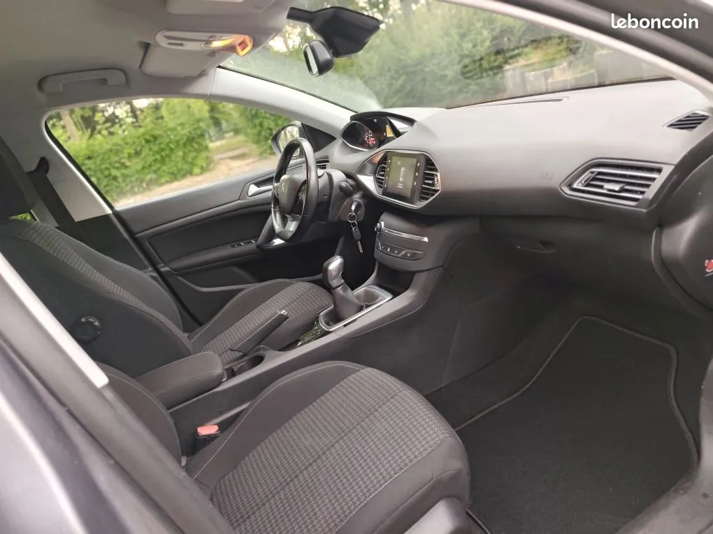 Peugeot 308 2017 photo 2
