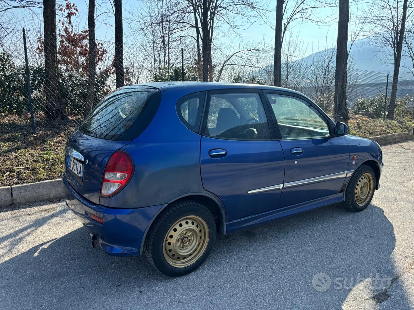 Daihatsu Sirion 2001 photo 4