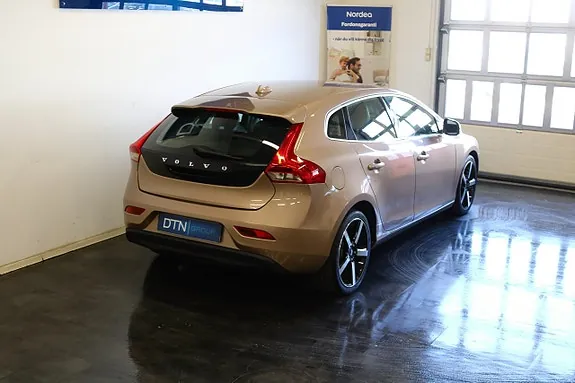 Volvo V40 2013 photo 2