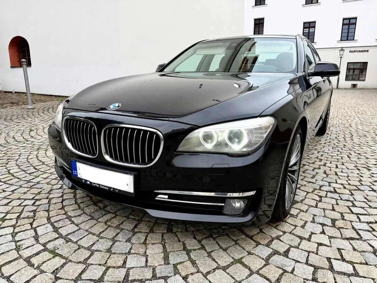 BMW 7 Series 2013 photo 2