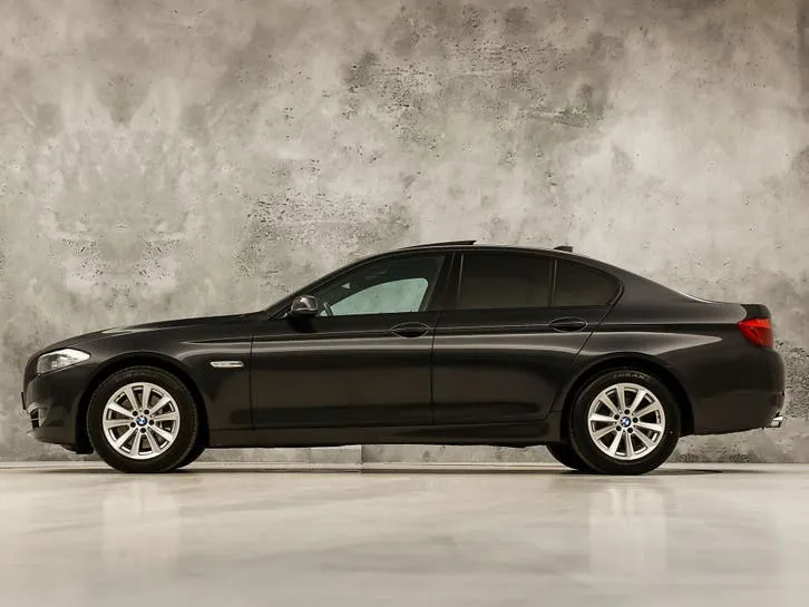 BMW 5 Series 2012 photo 2
