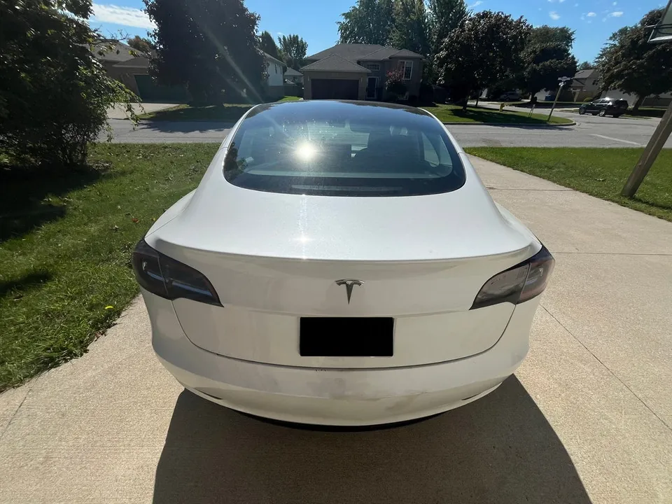 Tesla Model 3 2023 photo 4