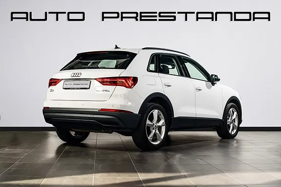Audi Q3 2022 photo 2