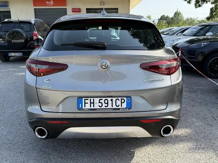 Alfa Romeo Stelvio 2017 photo 5