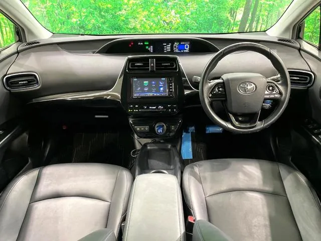 Toyota Prius 2017 photo 2