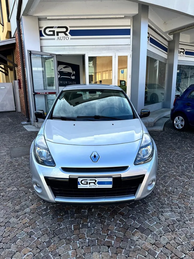 Renault Clio 2011 photo 2