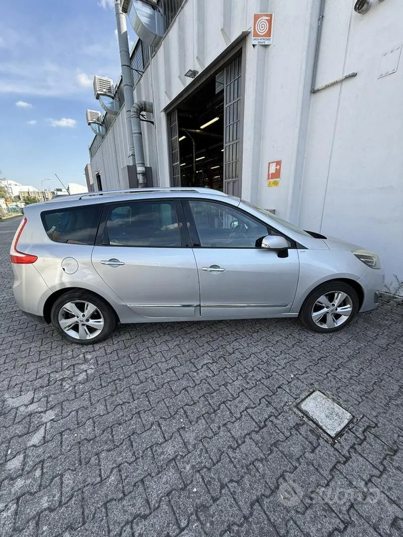 Renault Scenic 2013 photo 2