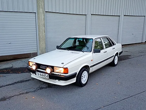 Audi 80 1984 photo 2