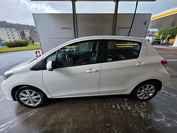 Toyota Yaris 2013 photo 5