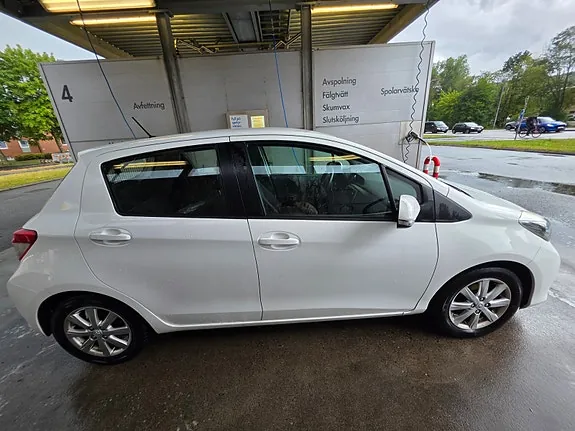 Toyota Yaris 2013 photo 2