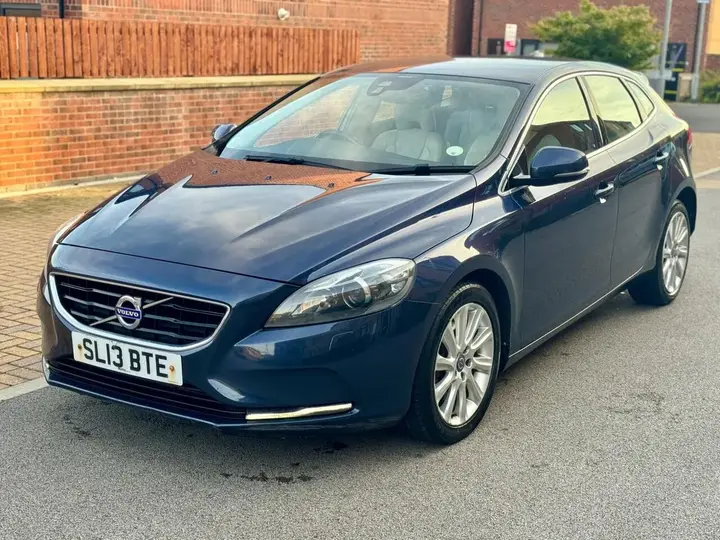 Volvo V40 2013 photo 2
