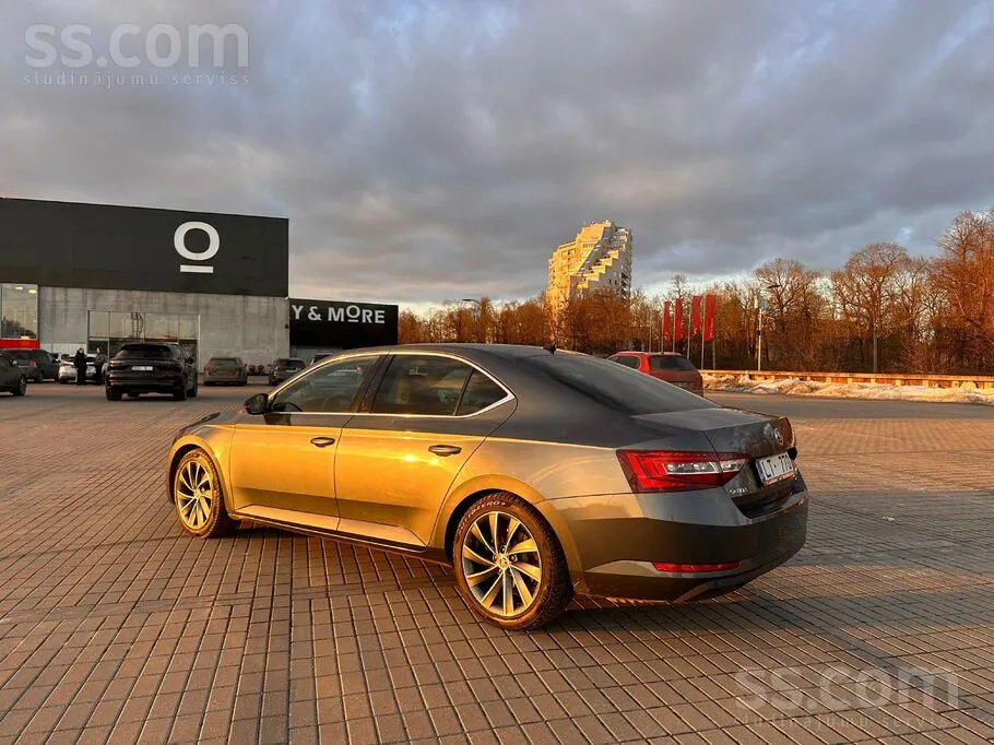 Skoda Superb 2018 photo 2