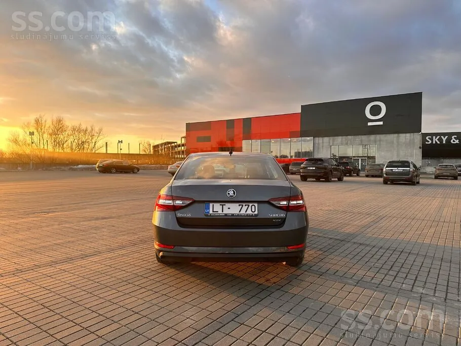 Skoda Superb 2018 photo 4