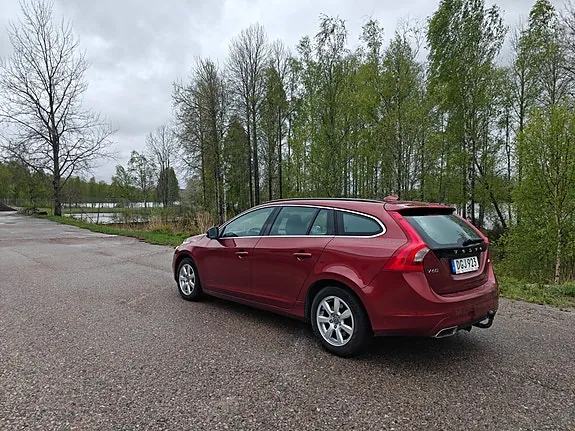 Volvo V60 2014 photo 2