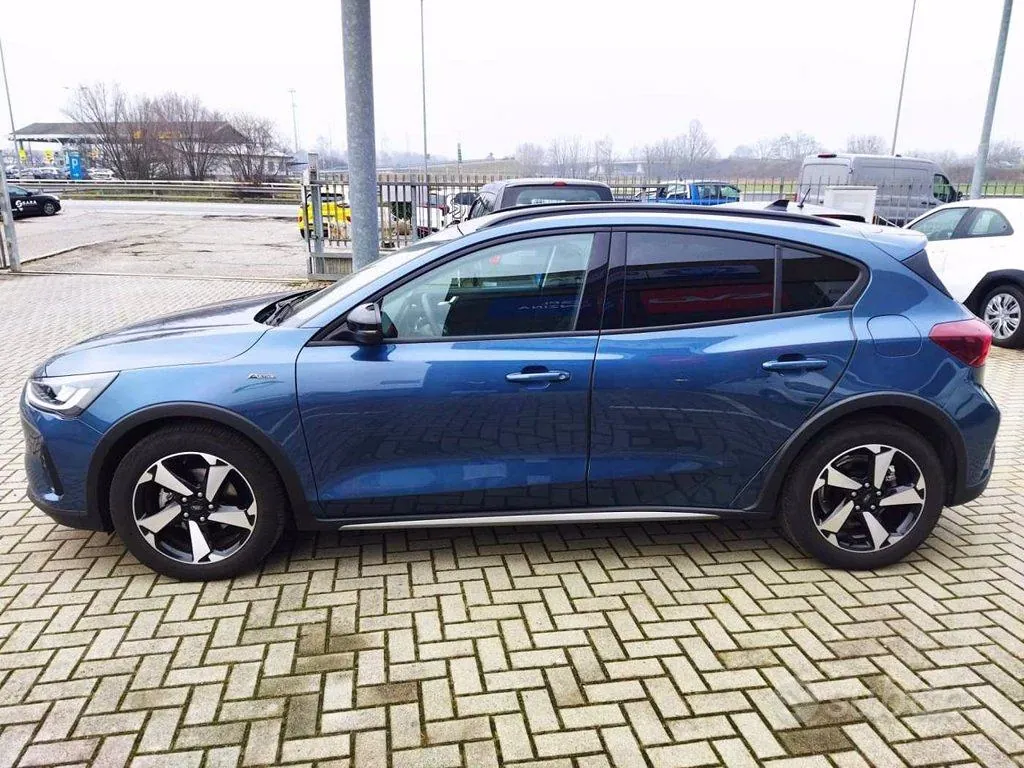 Ford Focus 2023 photo 3
