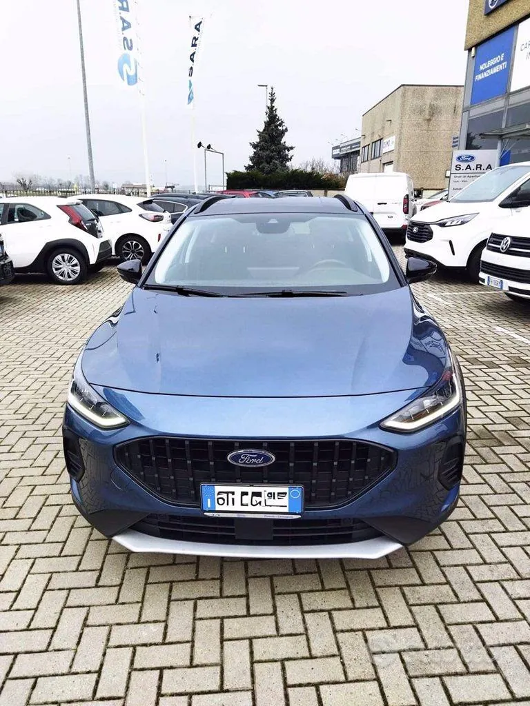 Ford Focus 2023 photo 2