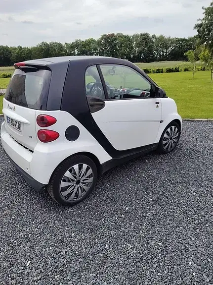 Smart Fortwo Coupe 2010 photo 4