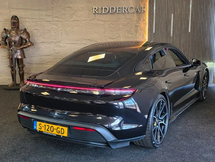 Porsche Taycan 2023 photo 2