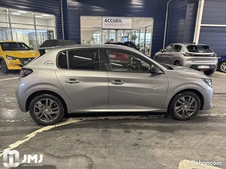 Peugeot 208 2022 photo 4