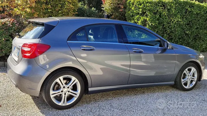 Mercedes-Benz A 180 2015 photo 2