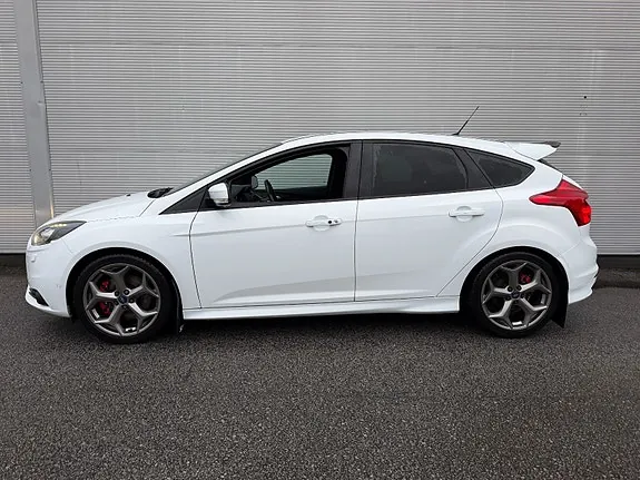 Ford Focus 2014 photo 2