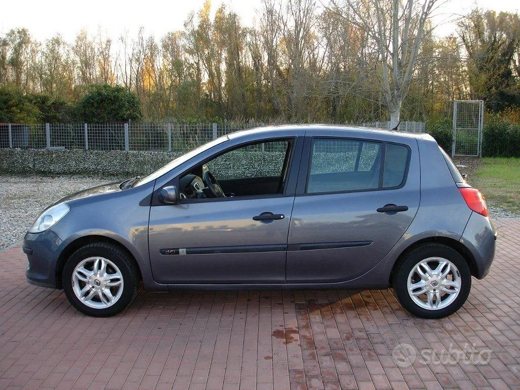 Renault Clio 2005 photo 3
