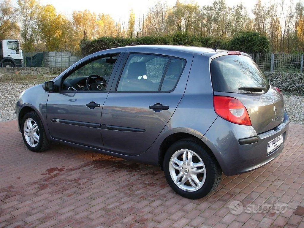 Renault Clio 2005 photo 4