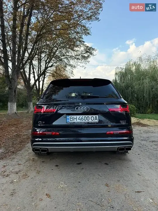 Audi Q7 2015 photo 2