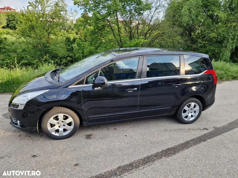 Peugeot 5008 2012 photo 2