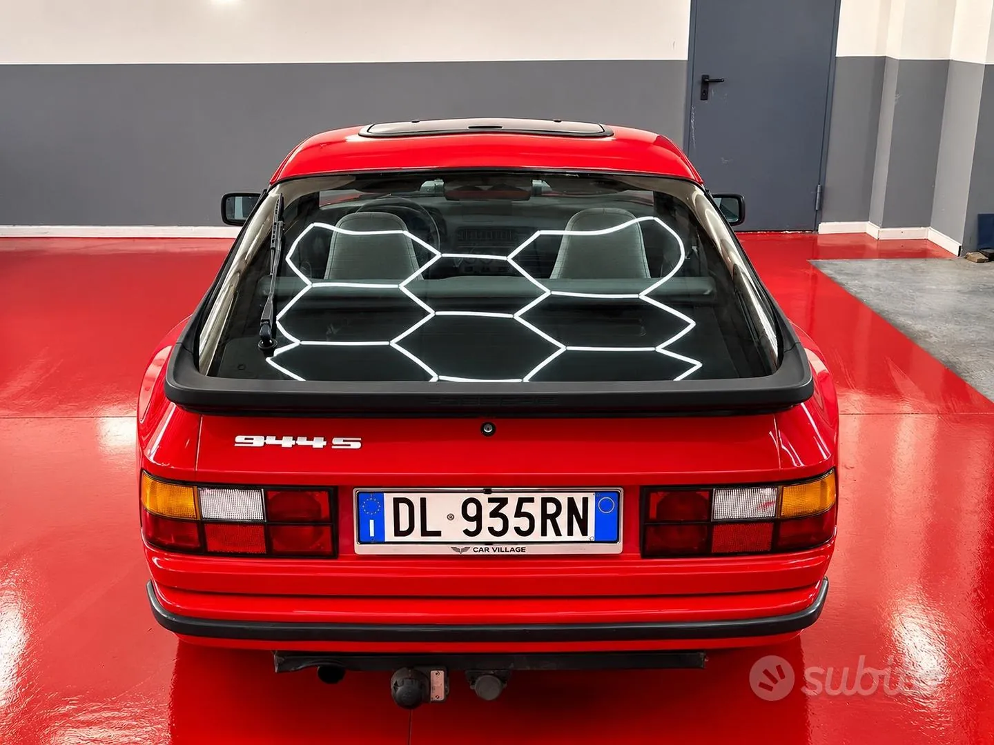 Porsche 944 1983 photo 4