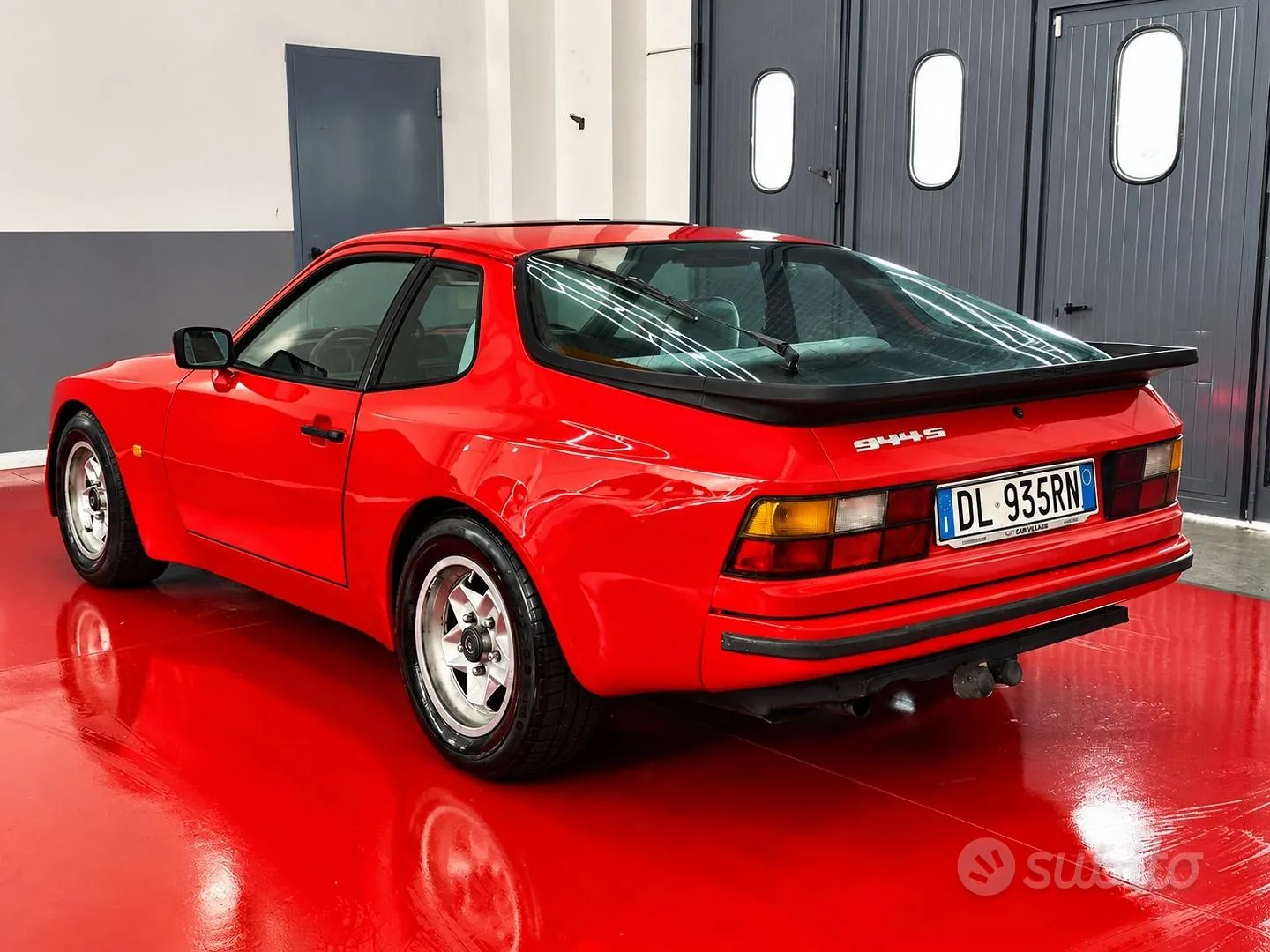 Porsche 944 1983 photo 3