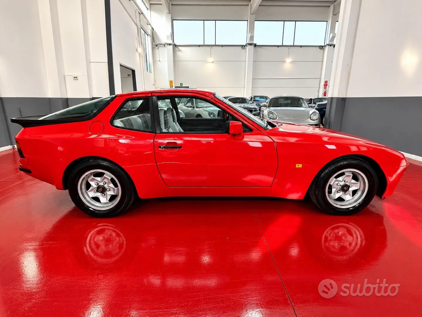 Porsche 944 1983 photo 2