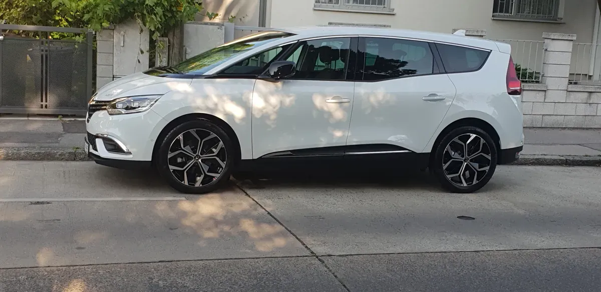 Renault Grand Scenic 2023 photo 2