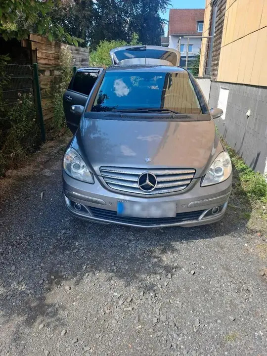 Mercedes-Benz B180