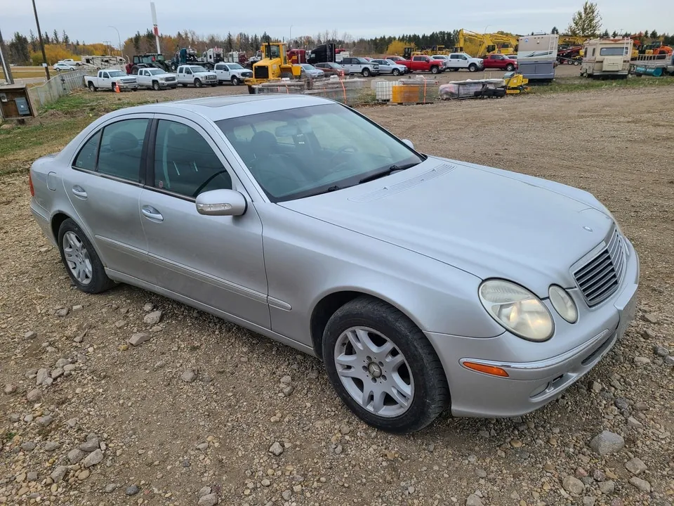 Mercedes-Benz E320 2003 photo 2