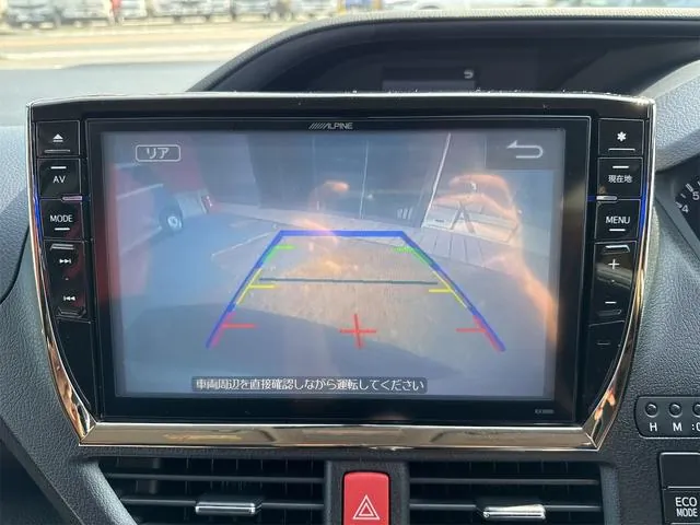 Toyota Voxy 2014 photo 4